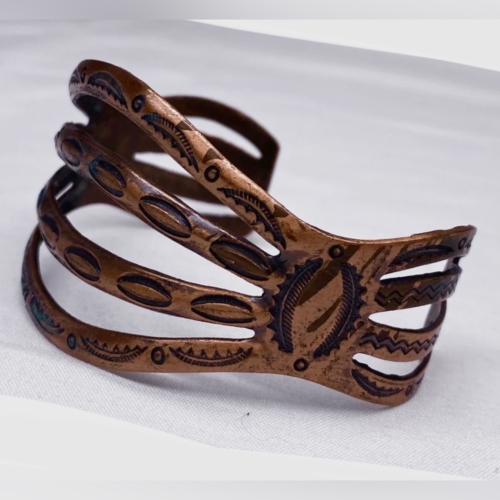 🥃 Signed, 1940s Old Pawn Vintage Navajo Stamped 💯 Copper Cuff - Picture 2 of 7